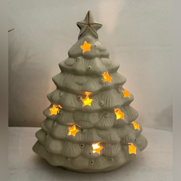 Ceramic Christmas Tree Tea Light Candle Holder With Star Cutouts - Picture 10 of 11